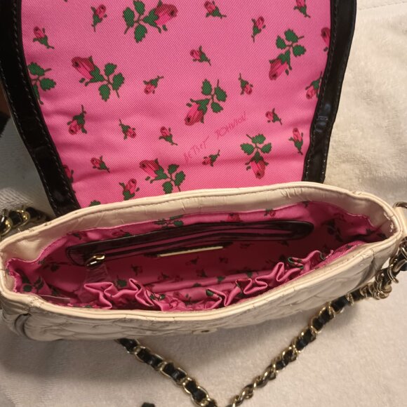 Betsy Johnson Black Heart Cream color crossbody bag. - Picture 4 of 6